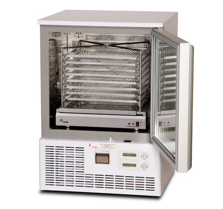 Máy giữ ấm và lắc tiểu cầu với nhiệt độ kiểm soát là 22 độ C (±2 độ C)